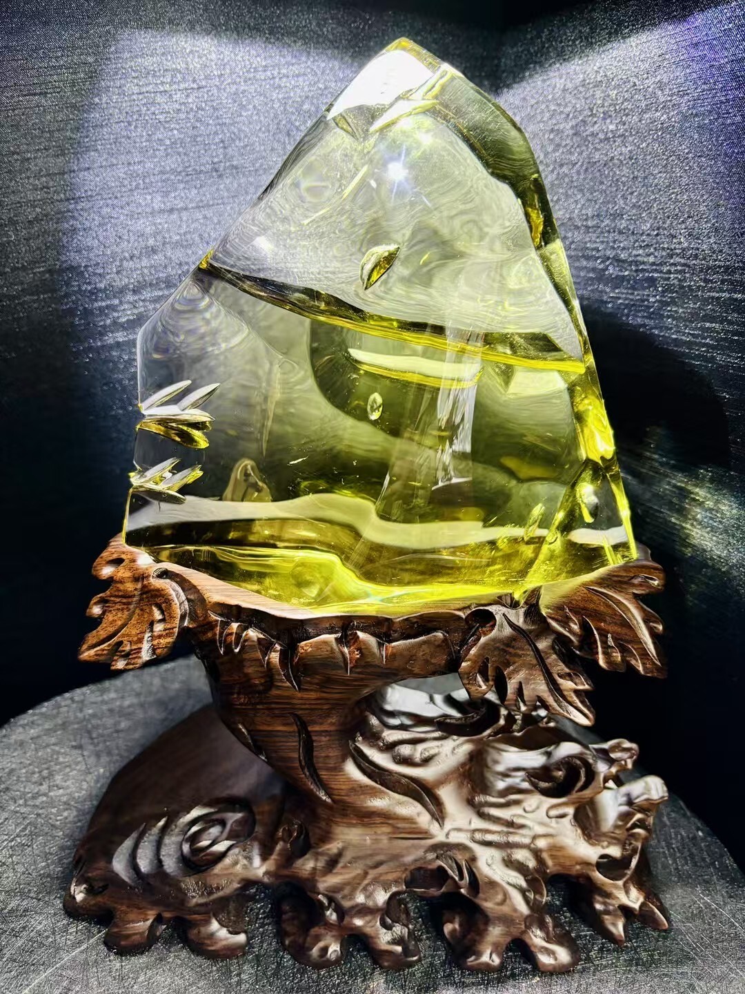 3050g Natural Clear Citrine Mineral Specimen for Healing with Free Display Stand