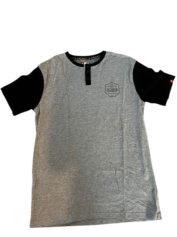 Men DC T-shirt Medium size 85% cotton Original Product
