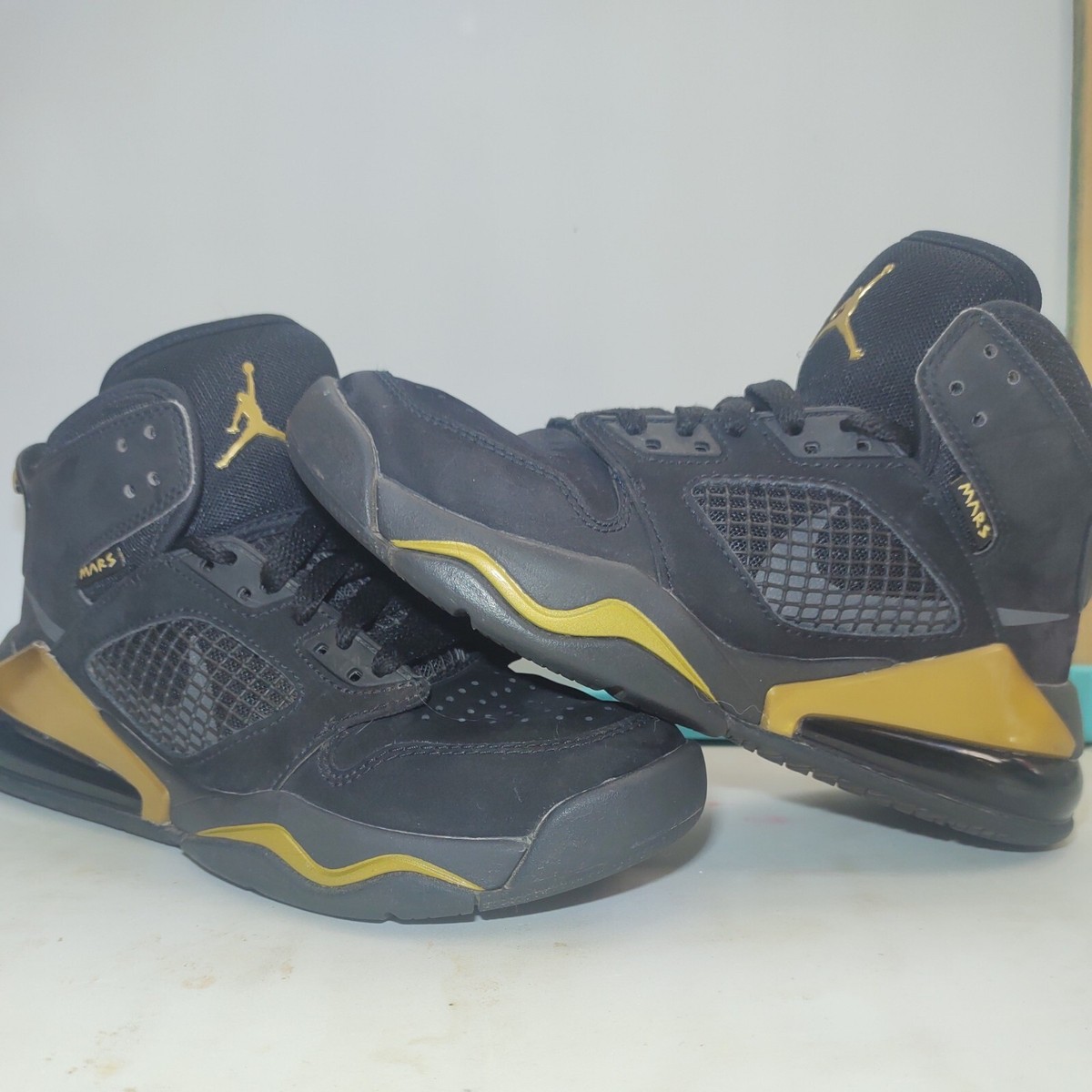 Jordan Mars 270 Black Gold - Size 4Y | eBay