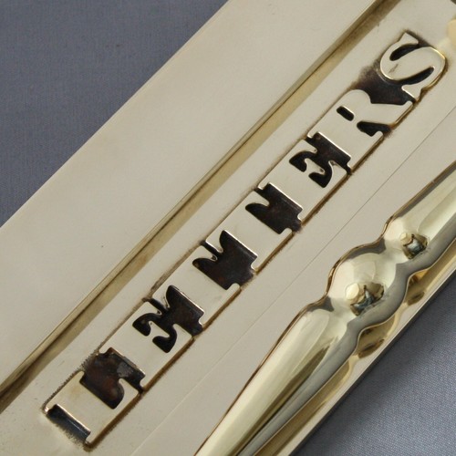 Boîte aux lettres classique en laiton, clapet et rangement - Photo 6 sur 6