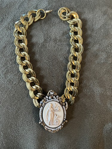 Custom Cameo, Swarovski Crystal 14.5” Necklace Pendant Handmade - 第 2/4 張圖片