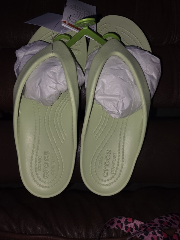 🌺NWT🌺 Crocs Kadee II Flip Flops Sz 9 (Lime Green)