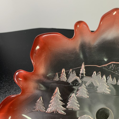 Plato BonBon Mikasa rojo con borde con volantes árboles de Navidad en relieve 9,5" - Imagen 6 de 12
