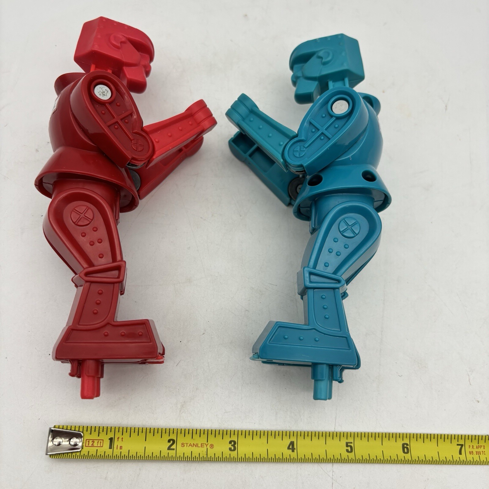 SAOLA Mattel Set di 2 Rock 'em Sock 'em Robots Only Red Rocket & Blue Bomber 5 5"