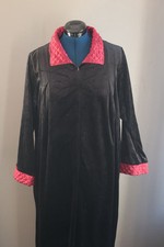 Cinema Exoile Robe Women Sz Med Black Red Embossed Velour 1/4 Zip Long Soft VTG