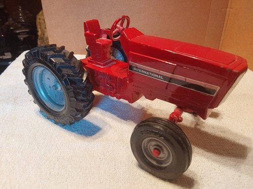 Vintage 1970's Ertl "International Harvester Tractor (#415)" Diecast Tractor - Picture 2 of 9