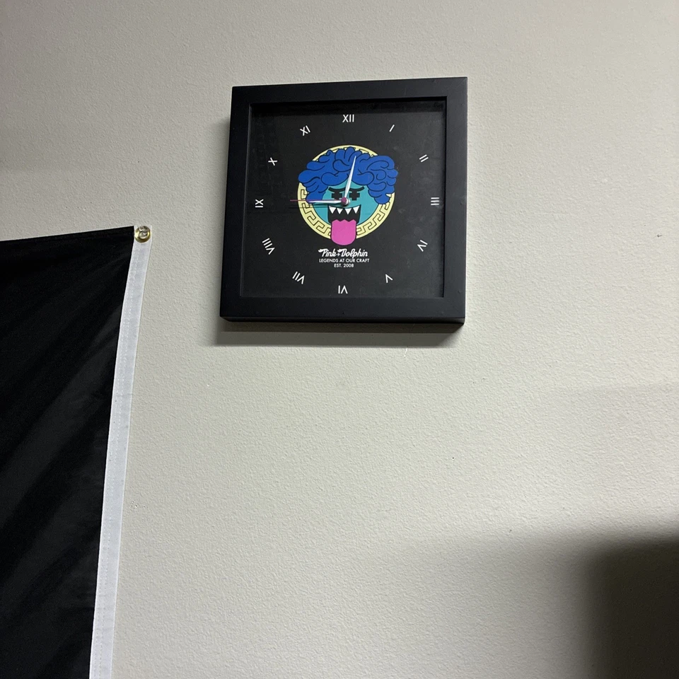 Pink Dolphin Collector’s Boo Clock. Great Condition And Well Kept. 1 of a kind. - Image 2 of 2