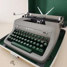 1953 ROYAL Quiet De Luxe Portable Manual Typewriter - Green