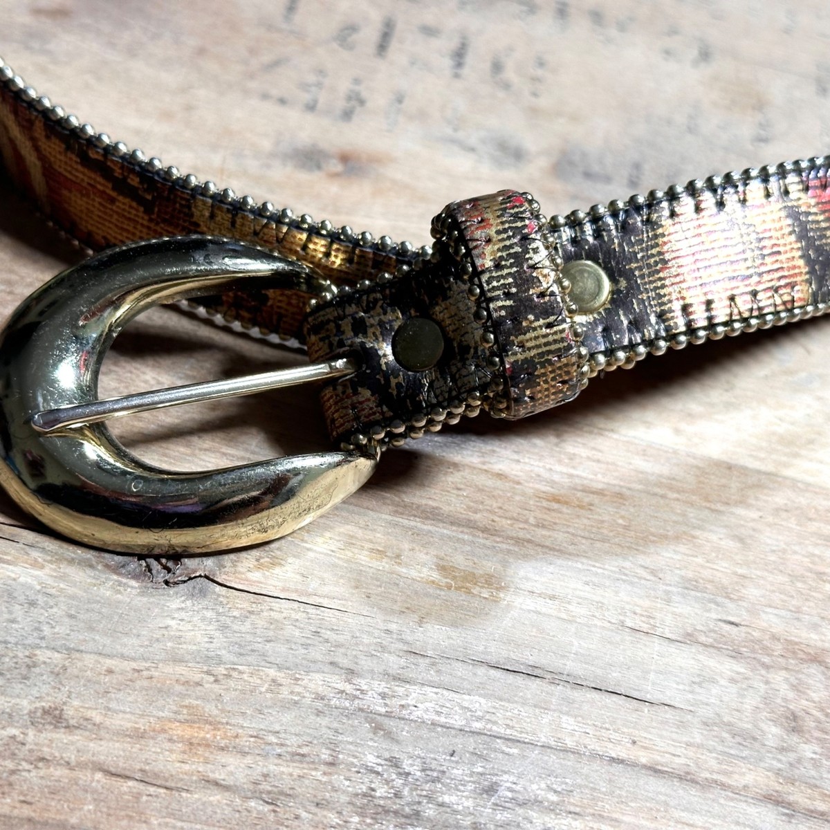 Vintage Genuine Bonded Leather Belt Tapestry Size S/M. Vintage Floral Tapestry Genuine Bonded Leather Belt  main image 3