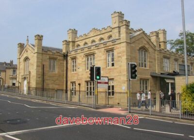FOTO HUDDERSFIELD COLLEGE NEW NORTH ROAD HUDDERSFIELD EIN GROSSES GOTISCHES GEBÄUDE