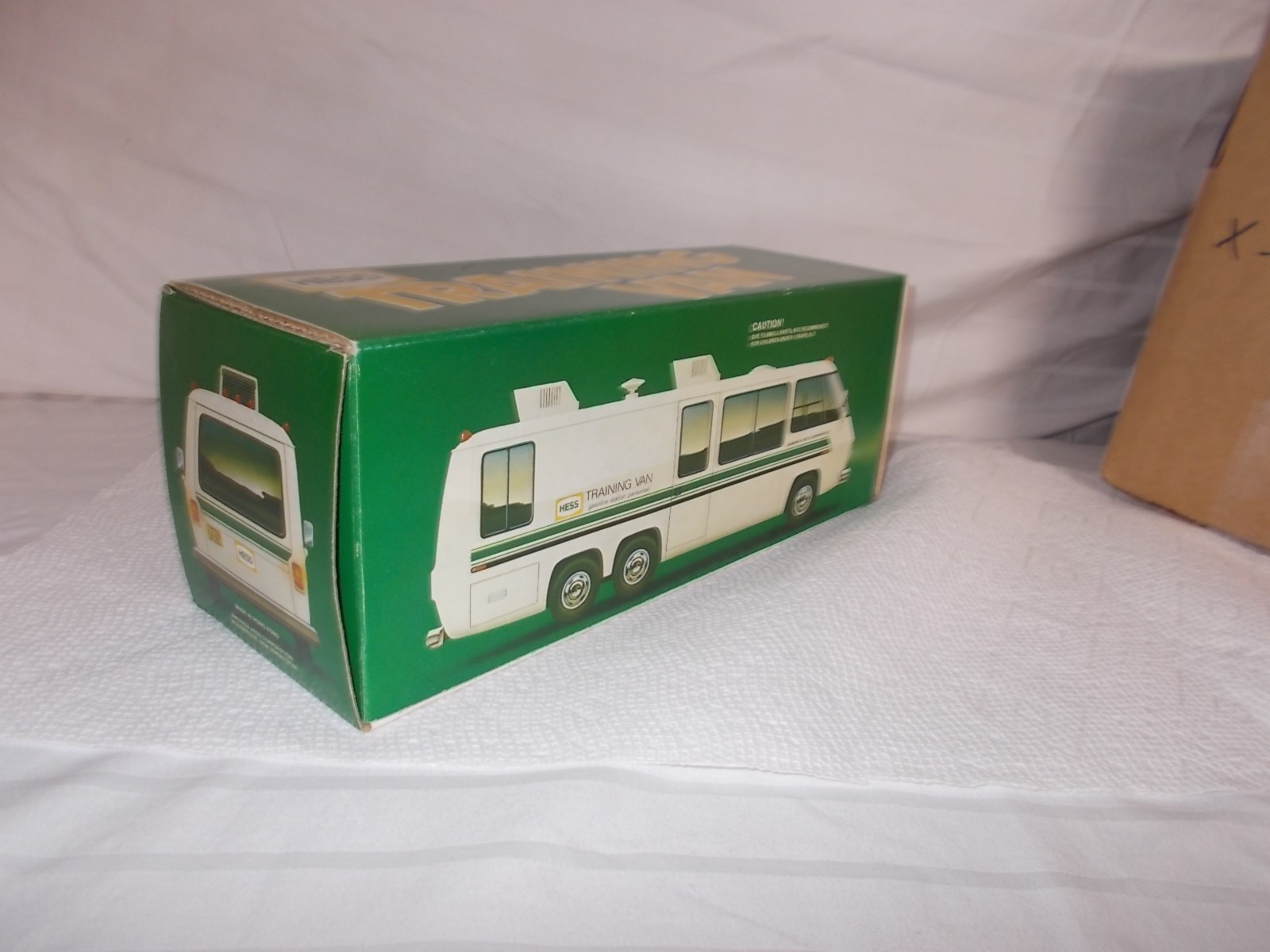 1980 HESS TRAINING VAN MINT IN ORIGINAL BOX WITH INSERTS LOT #X-112