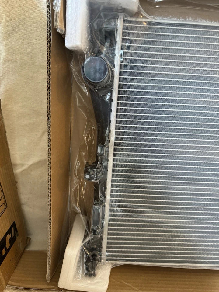 A-Premium 铝散热器(无油冷却器)- 适合 2015-2018 梅赛德斯-奔驰 C300 — 第 2/4 张图片