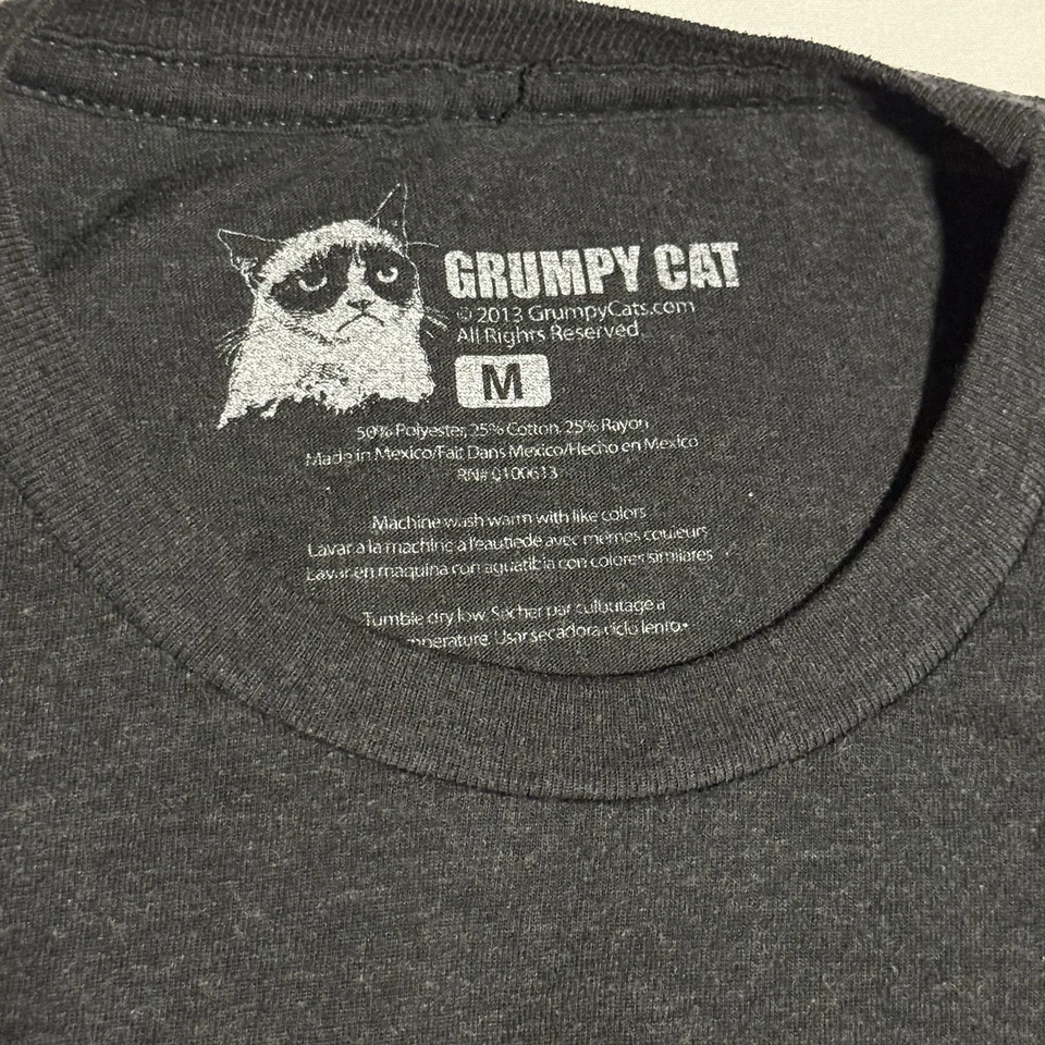Camisa Funny Grumpy Cat (M) "I Hate Mondays" - Imagem 4 de 4
