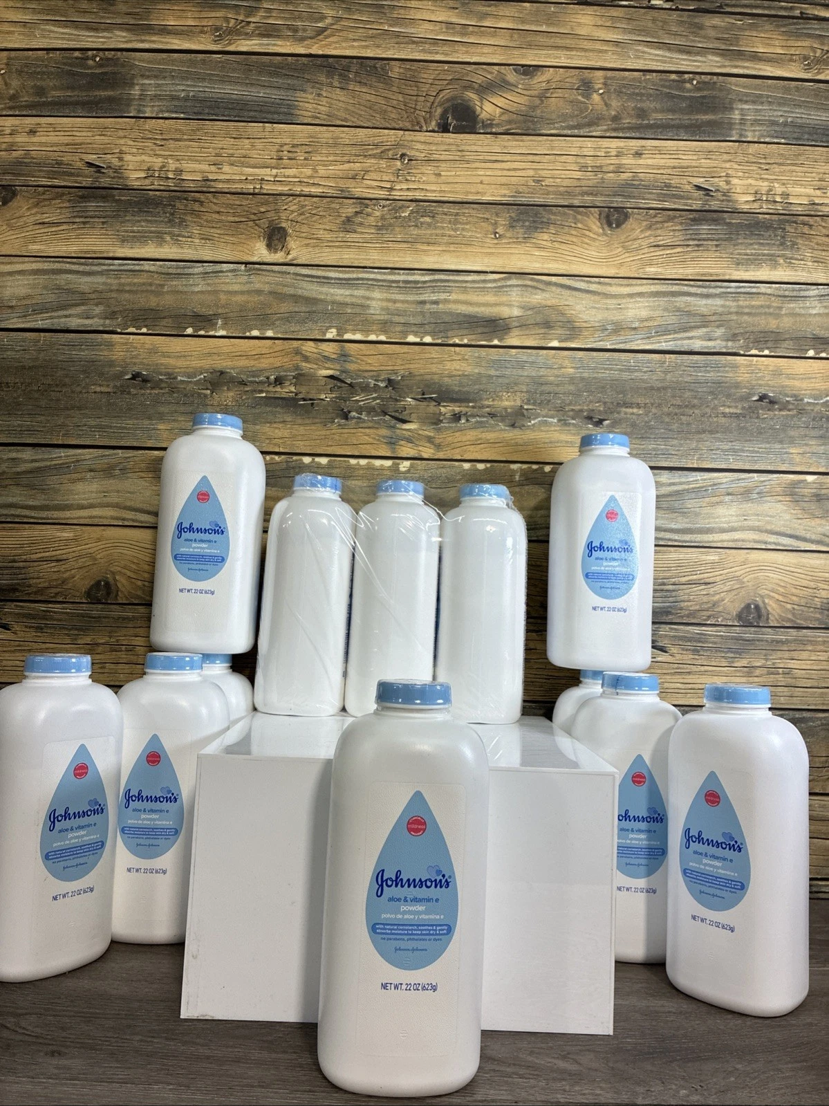 12 COUNT Johnson's Baby Powder Aloe / Vitamin E (talc-free) (623g) / 22 oz.
Opens in a new window or