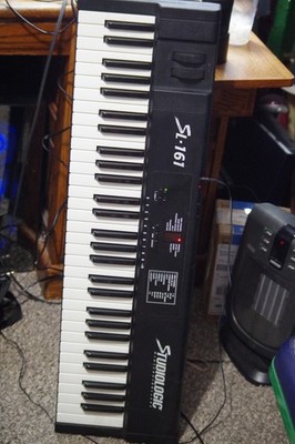 STUDIOLOGIC 61 KEY SL-161 MIDI CONTROLLER, WITH FOOT PEDALS, GREAT CONDITION!
