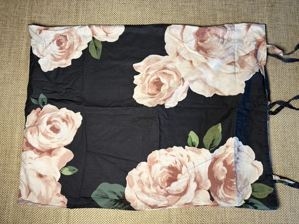 Funda de almohada floral estándar Pottery Barn Teen Emily & Meritt cama de rosas falsa Foto 4 de 4