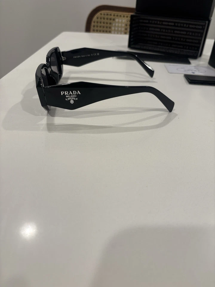 Gafas de sol negras PRADA Foto 2 de 4