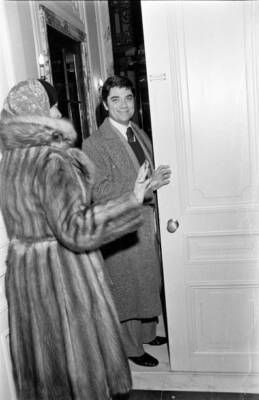 Rex Reed attends a party at the New York City home of Fereydo- 1977 Old Photo 2