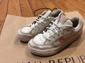 youth white tennis shoes