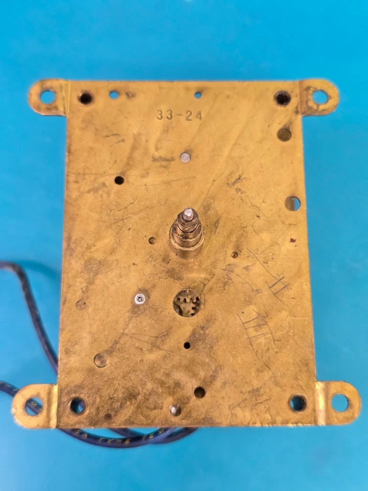 Great Working & Quiet Synchron Electric Clock Motor / 110v 60cy 3w 1rpm - Image 4 of 4