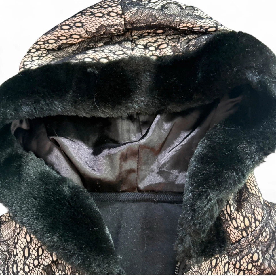 令人惊叹的 Y2K 复古 Bebe 紧身胸衣夹克蕾丝覆盖外套尺寸小毛皮装饰 — 第 4/4 张图片