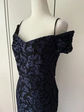 Laundry by Shelli Segal Women Off Shoulder Cut Velvet Formal Gown Navy Y2K S 6