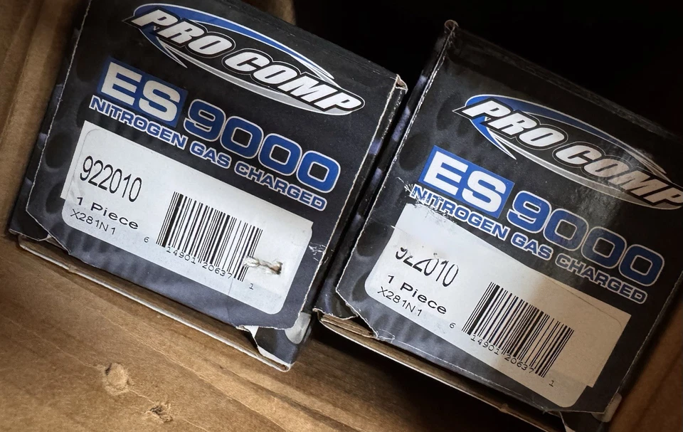 Set of 2 Pro Comp Suspension 922010 ES9000 Shock Absorber for 2001-2006 trucks Foto 3 de 3