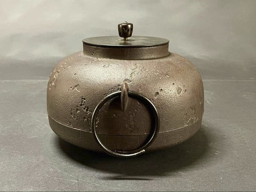 Kettle Kadowaki Iron Chagama Haji Skin Hiramaru Kama with Box and Rings Used - Picture 3 of 10