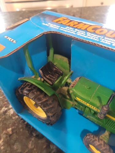 ERTL 581 JOHN DEERE MODEL COMPACT UTILITY TRACTOR WIDE FRONT 1:16 SCALE, 1999 - Picture 12 of 12