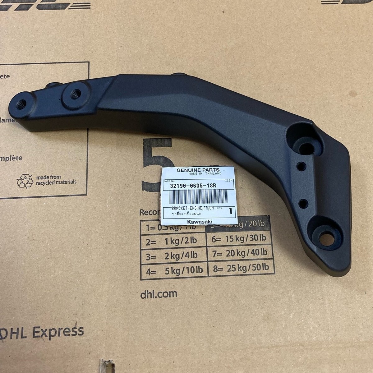 NEW】Kawasaki Genuine 2011-2016 Z800 BRACKET ENGINE FR LH 32190
