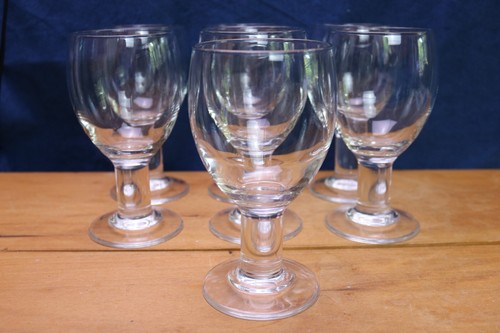 Un Verre De Vin Aux Raisins Blancs | Photo Gratuite