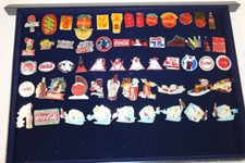 Grosses Coca-Cola PIN Konvolut #11 SAFE box 57 Pins Eisb&auml;r Dose Flasche Sting