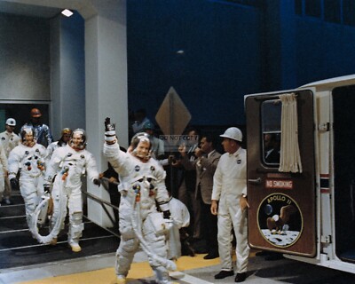 APOLLO 11 CREW DEPARTS MANNED SPACECRAFT OPERATIONS BLDG  - 8X10 PHOTO (AA-467)