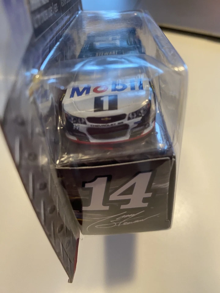 Coche NASCAR Authenticics Tony Stewart #14 Chevrolet SS SPIN MASTERS ESCALA 1/64 Foto 3 de 4