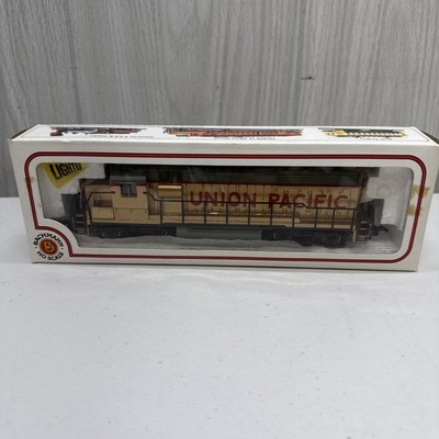 Bachmann HO Gauge Union Pacific GP 40 Gold Colored Engine New