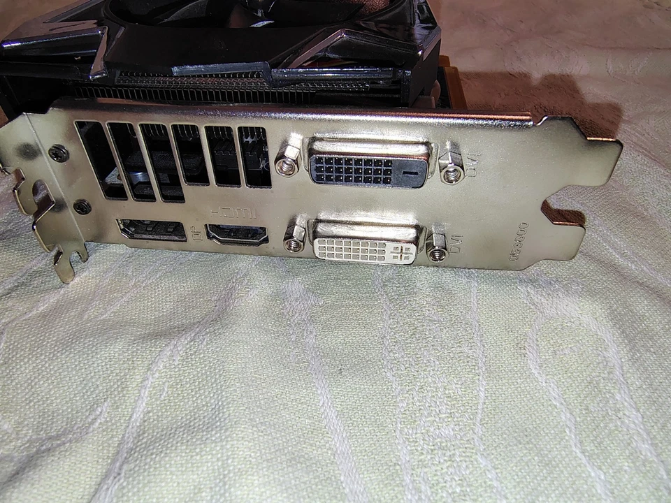 Vapor-X HD 7950 3GB GDDR5 | AMD Radeon Sapphire Graphics Card | Working - Image 4 of 4