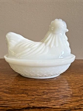 Vintage White Glass Hen On A Nest Dish Cross Hatch Bottom