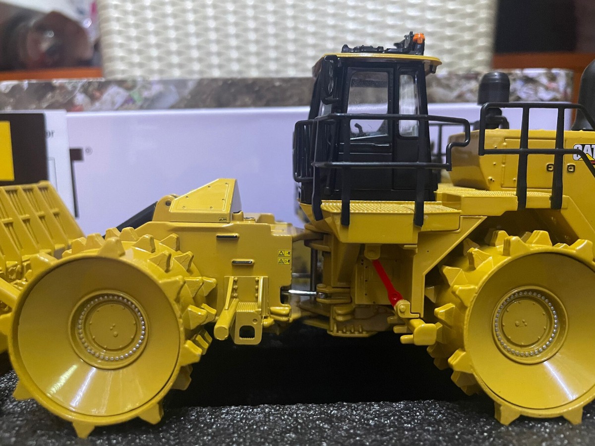 DieCast Masters Cat 836 Landfill Compactor 1/50 Scale Metal Model