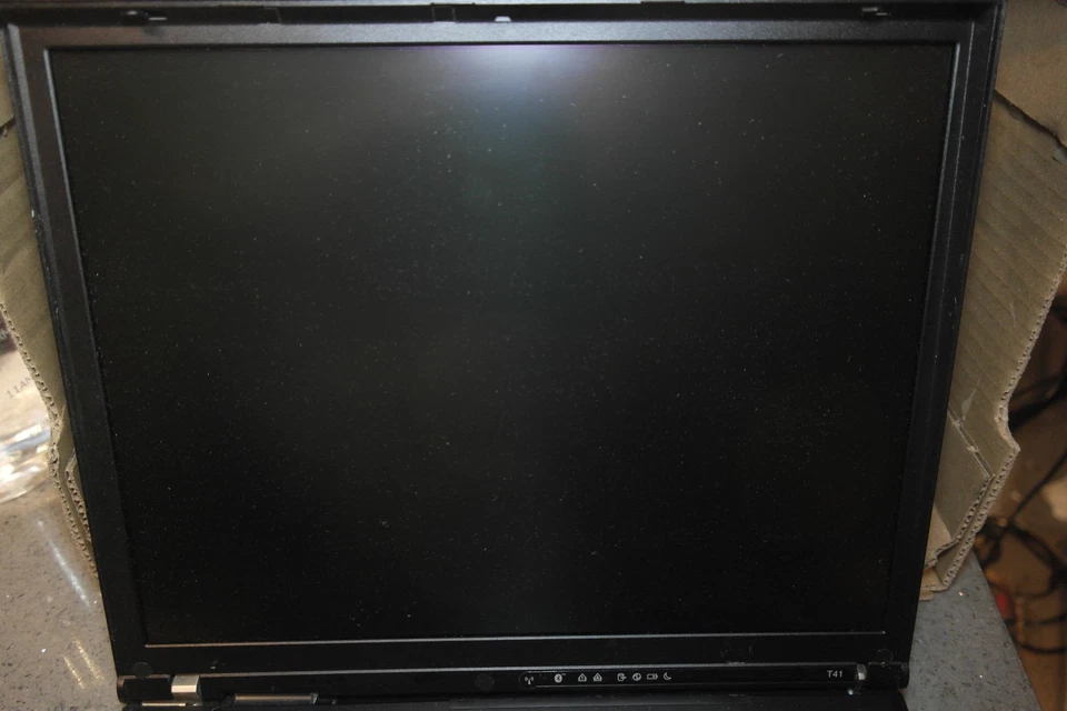 IBM ThinkPad T41 Pentium M 1.6GHz 768MB  FOR PARTS OR REPAIR - Image 3 of 4