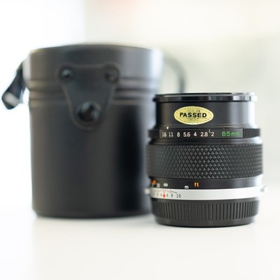 OLYMPUS OM-SYSTEM ZUIKO MC AUTO-T 1:2 f=85mm F/2 85mm Objektiv für OM analog