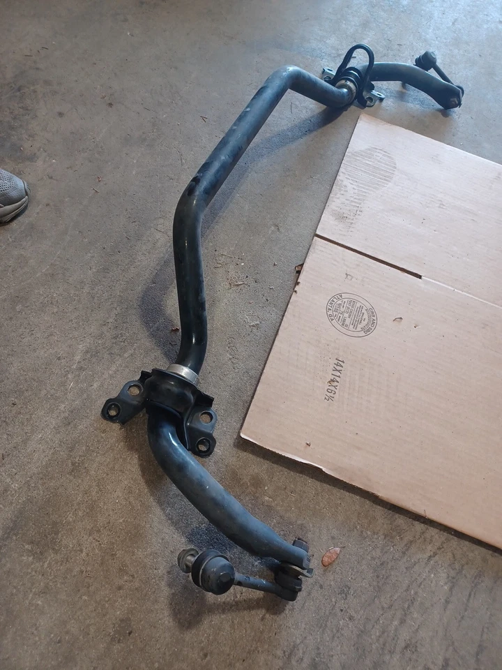 2003-2008 Nissan 350Z  Front OEM Stabilizer Sway bar A/T  - Imagem 3 de 3