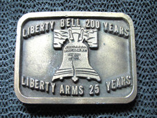 LIBERTY ARMS 25 YEARS LIBERTY BELL 200 YEARS BELT BUCKLE VINTAGE RARE 1980s 