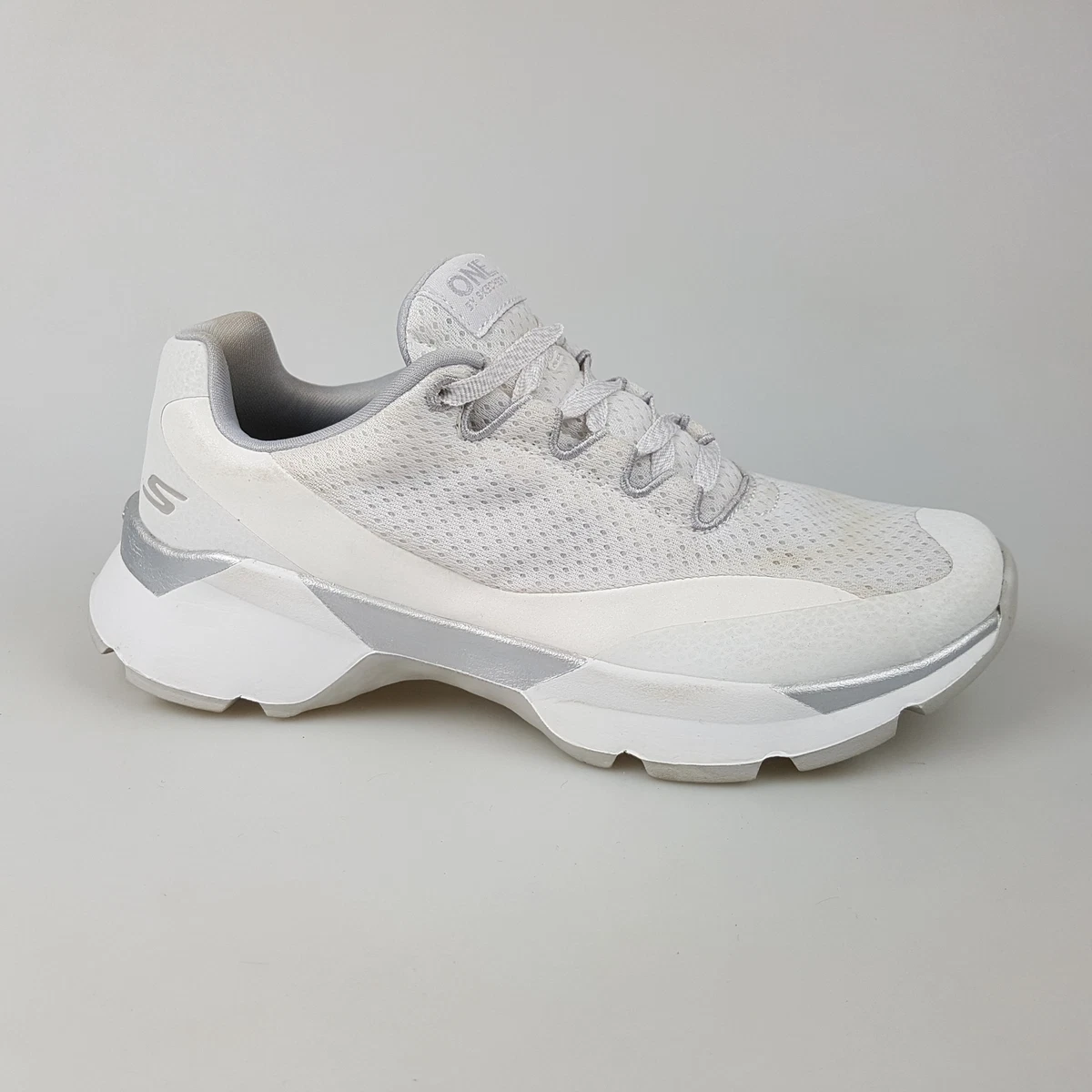 Women s SKECHERS One Bora Sz 6 US Runners Shoes White Low 3