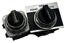 Lot of 2 Assorted Black Push Buttons + ITE Imperial H31XNO Contact Block ✅