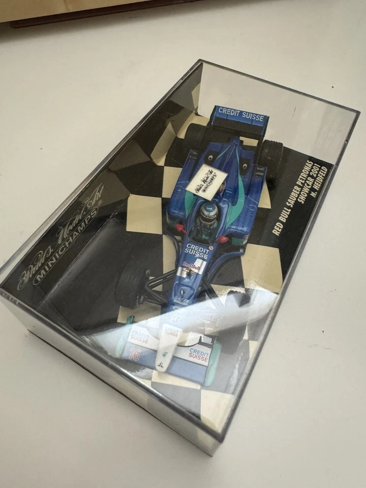 Nick Heidfeld Red Bull Sauber Petronas Showcar 2001 Minichamps 1/43 - Immagine 2 di 4