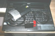 Markenlaptop mit OBD-Scanner und install.Diagnose-Software