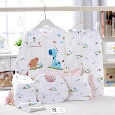 NEW 0/3 MONTH 5 PIECE LAYETTE