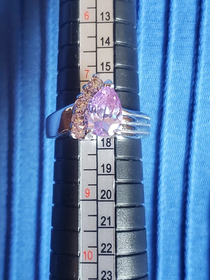 Anillo de amatista lágrima circonita cúbica tono plata circonita cúbica, talla 8 Foto 4 de 4