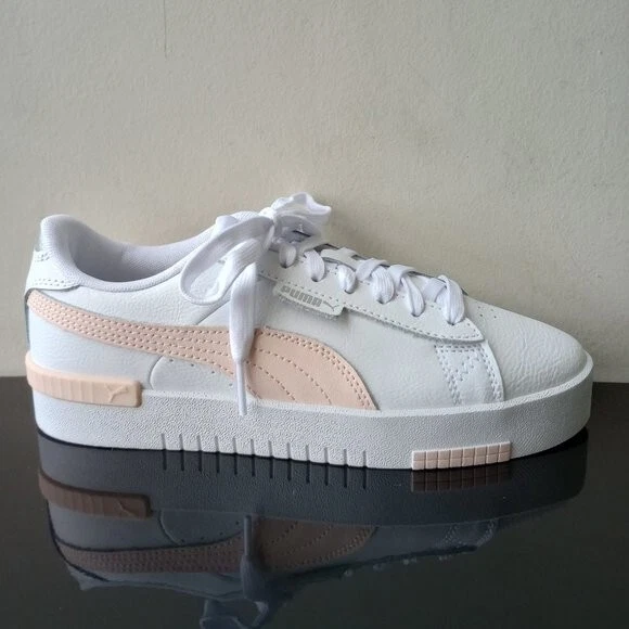 White leather cheap pumas women's
