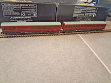 Graham Farish N Gauge 2 X 57' Suburban Coaches Maroon (W) 374-300 & 374-275